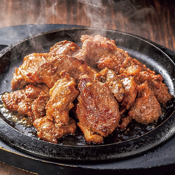 豚はらみをこだわりの味噌ダレで！【豚はらみ（九州産）】赤身肉のような濃い旨み！九州産豚はらみ肉を老舗が作り上げた秘伝の味噌ダレに漬け込みました。柔らかい肉質とさっぱりとした脂がジューシー！明治10年創業「ゑびす醤油」のこだわりの味噌ダレ辛味噌のコクと唐辛子の辛味で肉の旨みを引き立てます。甘口醤油と木酢果汁がさわやかな風味の秘伝のタレです。スペック●セット内容／180g×10袋●賞味期限／製造日から冷凍6ヵ月●加工地／日本●原材料／豚ハラミ（国産）、タレ（醤油（国内製造）、玉葱、調合味噌、糖類（ブドウ糖果糖液糖、砂糖、水飴）／発酵調味液、はちみつ、醸造酢、りんご果汁、にんにく、料理酒、かつおエキス、生姜、コチョジャン、きず果汁／調味液（アミノ酸）粘着剤（キサンタン））●特定原材料等 ／小麦・大豆・豚肉送料1100円（冷凍便でのお届け、送料は別途頂きます）注意事項81051※送料割引の適応はお届け先毎です。1回のお申し込み数ではございませんのでご注意ください。