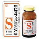 ◆特　長◆○新ビオフェルミンS錠は、ヒト由来の乳酸菌を使用しているため定着性がよく優れた整腸効果を持っています。○バランスよく配合された3種乳酸菌(ビフィズス菌、フェーカリス菌、アシドフィルス菌)が生きたまま腸に届いて増え、整腸に役立ちます。○わずかに甘みがあり、小児から高齢者まで飲みやすい白色〜わずかに淡黄かっ色の錠剤です。◆メーカー（※製造国または原産国）◆販売元：大正製薬株式会社製造販売元：ビオフェルミン製薬株式会社※製造国または原産国：日本◆効能・効果◆整腸(便通を整える)、軟便、便秘、腹部膨満感◆摂取方法◆次の量を1日3回食後に服用してください。［年齢：1回量］15歳以上：3錠5〜14歳：2錠5歳未満：服用しないこと＜用法・用量に関連する注意＞(1)小児に服用させる場合には、保護者の指導監督のもとに服用させること(2)用法・用量を厳守すること(3)のどにつかえるといけないので、5歳未満の幼児には服用させないこと◆成　分◆9錠(15歳以上の1日服用量)中コンク・ビフィズス菌末 18mg、コンク・フェーカリス菌末 18mg、コンク・アシドフィルス菌末 18mg※添加物として、トウモロコシデンプン、デキストリン、乳糖水和物、沈降炭酸カルシウム、アメ粉、白糖、タルク、ステアリン酸マグネシウムを含有する。◆使用上の注意◆＜相談すること＞1．次の人は服用前に医師または薬剤師に相談すること医師の治療を受けている人。2．次の場合は、直ちに服用を中止し、この文書をもって医師または薬剤師に相談すること1ヵ月位服用しても症状がよくならない場合＜保管及び取扱い上の注意＞○小児の手の届かない所に保管してください。○使用期限を過ぎた製品は服用しないでください。○直射日光の当たらない湿気の少ない涼しい所に密栓して保管してください。○ビンの中の詰め物は、フタをあけた後はすててください。（詰め物を再びビンに入れると湿気を含み品質が変わるもとになります。詰め物は、輸送中に錠剤が破損するのを防止するためのものです。）○服用のつどビンのフタをしっかりしめてください。（他のにおいが移ったり、吸湿し品質が変わることがあります。）○他の容器に入れ替えないでください。（誤用の原因になったり品質が変わることがあります。）○箱とビンの「開封年月日」記入欄に、ビンを開封した日付を記入してください。○一度開封した後は、品質保持の点から開封日より6ヵ月以内を目安になるべくすみやかに服用してください。※パッケージデザイン等が予告なく変更される場合もあります。※商品廃番・メーカー欠品など諸事情によりお届けできない場合がございます。※ご使用期限またはご賞味期限は、商品情報内に特に記載が無い場合、1年以上の商品をお届けしております。商品区分：【指定医薬部外品】【広告文責】株式会社メディスンプラス：0120-205-904 ※休業日 土日・祝祭日文責者名：稗圃 賢輔（管理薬剤師）　