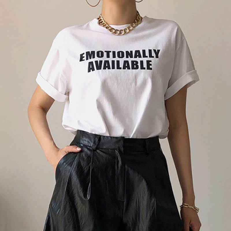 【P2倍&クーポン有】Tシャツ 部屋着 白シャツ トップス レディース 夏 普通丈トップス 半袖 クルーネック 丸首 ブラック 黒 ホワイト 白 レッド 緑 英字ロゴ ゆったり フリーサイズ 薄手 オフィス 学校 大学 バイト リゾート 旅行 海 ライブ カラオケ 外遊び 外出