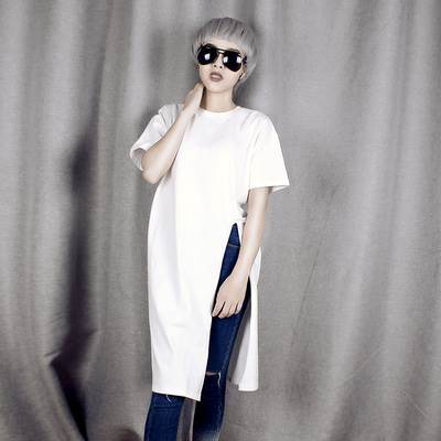 【P2倍&クーポン有】白シャツ 白トップス Tシャツ トップス レディース プルオーバー 送料無料 個性的 夏コーデ ロング丈 お尻カバー 半袖 クルーネック 丸首 ストレート Iライン サイドスリット 落ち感 すっきり ブラック 黒 ホワイト 白 無地 フリーサイ