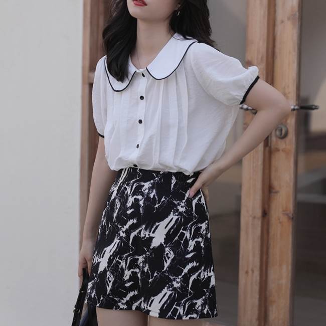 Short Sleeves - 【P2倍&クーポン有】丸襟 タック シャツ ブラウス トップス 送料無料 春 夏 普通丈トップス 裾イン 半袖 バルーン袖 萌袖 ラウンドネック 襟付き スマート 前開き ボタン バイピング ブラック ホワイト 無地 S M L 薄手 1枚で決まる モテ 楽ちん デイ