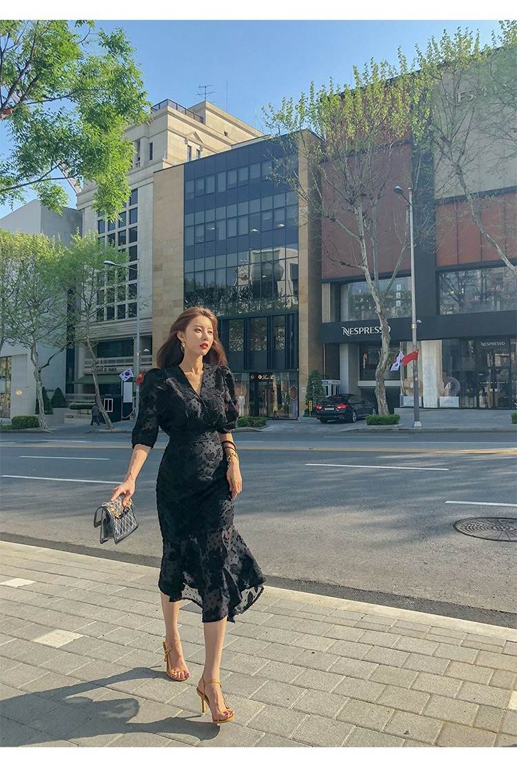 【P2倍&クーポン有】総レース ワンピース 個性的 春 夏 秋 ひざ下 ミディアム丈 半袖 五分袖 シアー袖 Vネック デコルテきれい フレア セミフレア スリム 細身 マーメイド 切り替えデザイン シフォン フリル ウエスト 透け感 シースルー 立体的 透かし ブラ