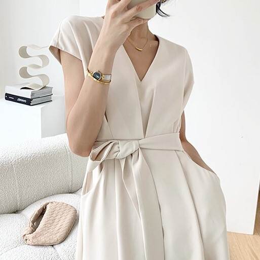 【P2倍&クーポン有】フレアワンピース Vネック ワンピース 春 夏 ロング丈 半袖 フレンチスリーブ 腕出しノーカラー デコルテきれい フレア セミフレア フ...