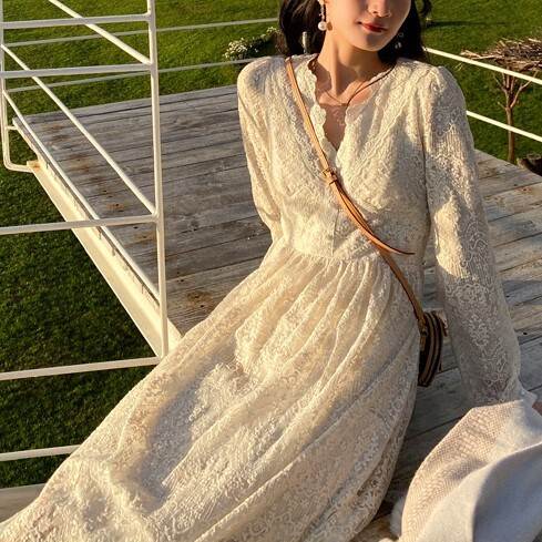 【P2倍&クーポン有】総レース フレアワンピース ワンピース 春 夏 ひざ下 ミディアム丈 長袖 二の腕カバー レース袖 萌袖 Vネック ノーカラー デコルテき...