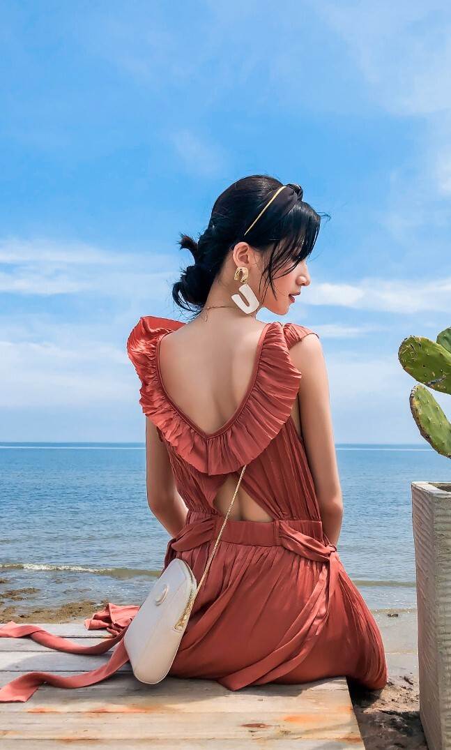 【P2倍&クーポン有】バックコンシャス フレア シャツワンピース ワンピース レディース プルオーバー ノースリーブ 送料無料 個性的 春 夏 ロング丈 お尻カバー 袖なし Vネック デコルテきれい 鎖骨きれい Aライン 背中空き ハイウエスト レイヤード