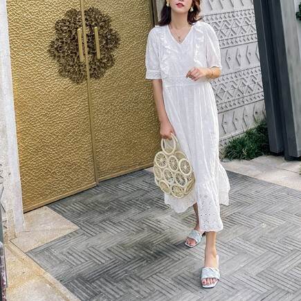 【P2倍&クーポン有】パフスリーブ Vネック フレア ワンピース 半袖 春夏 きれいめ ロング Aライン ロング丈 レース 刺繍 フリル ウエストマーク ホワイ...