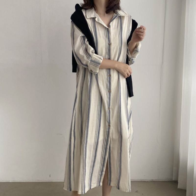 【P2倍&クーポン有】シャツワンピース 春 秋 ロング丈ワンピース レディース 7分丈 七分袖 長袖 大きな襟 鎖骨きれい Iライン BIGシルエット 前開き ホワイト ボーダー調 ゆったり フリーサイズ 薄手 職場 体型カバー 1枚で決まる スニーカーコーデ 楽ちん 母の日