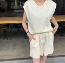 【P2倍&クーポン有】白トップス ノースリーブ Vネック トップス ボトムス パンツ セットアップ 上下セット レディース シャツ ショートパンツ 個性的 春 ...