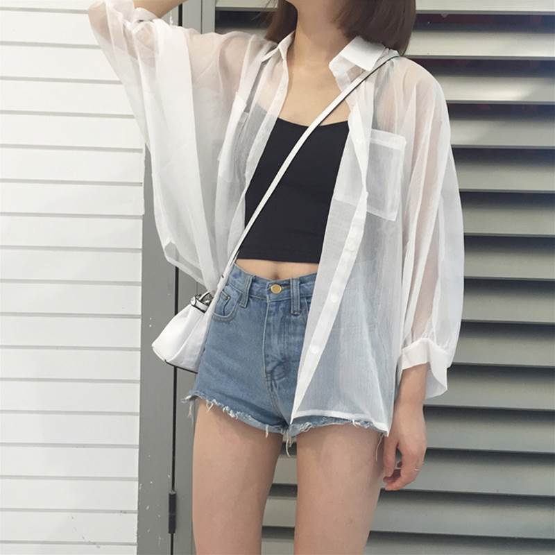 Rakuten - 【P2倍&クーポン有】透け感 白シャツ 白トップス シアーシャツ シアートップス レディース シャツ 個性的 春 夏 ミディアム丈 お尻カバー 裾イン 長袖 二の腕カバー シアー袖 Vネック 襟付き デコルテきれい 鎖骨きれい ストレート Iライン ポケット