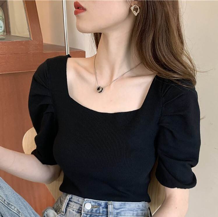 【P2倍&クーポン有】パフスリーブ スクエアネック ショート丈 トップス レディース シャツ プルオーバー 白シャツ 白トップス 個性的 春 夏 短丈トップス 裾イン 半袖 二の腕カバー デコルテきれい 鎖骨きれい タイト 細身 ストレート すっきり 立体的 黒 白 赤 緑のサムネイル