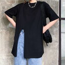 【P2倍&クーポン有】 Tシャツ トップス レディース 白トップス 春 夏 長丈トップス お尻カバー 半袖 五分袖 クルーネック 丸首 ストレート サイドスリット ブラック ホワイト 無地 M L XL LL 2XL 3L 薄手 学校 バイト 外出 体型カバー スニーカーコーデ 送料無料