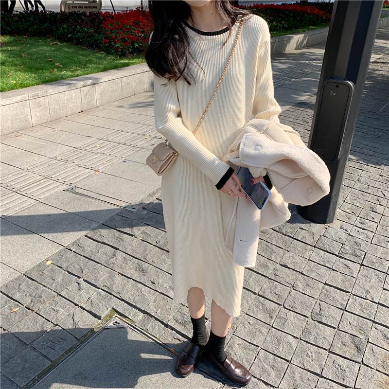 【P2倍&クーポン有】ニットワンピ ワンピース レディース 秋 冬 ひざ下 ミディアム丈 長袖 萌袖 ラウンドネック 細身 ストレート Iライン ブラック アプ...