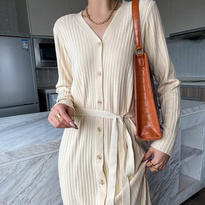 【P2倍&クーポン有】Vネック スリム ニットワンピ ワンピース レディース 個性的 春 秋 ひざ下 ミモレ丈 お尻カバー 長袖 襟なし タイト 細身 ストレー...