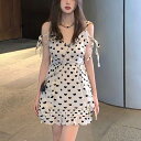 【P2倍&クーポン有】リボン フリル キャミワンピ ワンピース レディース ノースリーブ 個性的 春 夏 ミニ ひざ上 袖なし Vネック 襟なし デコルテきれい スリム タイト 背中空き 肩だし 肌みせ ふわふわ ウエストゴム ホワイト ハート柄 フリーサイズ 薄手 パーティー