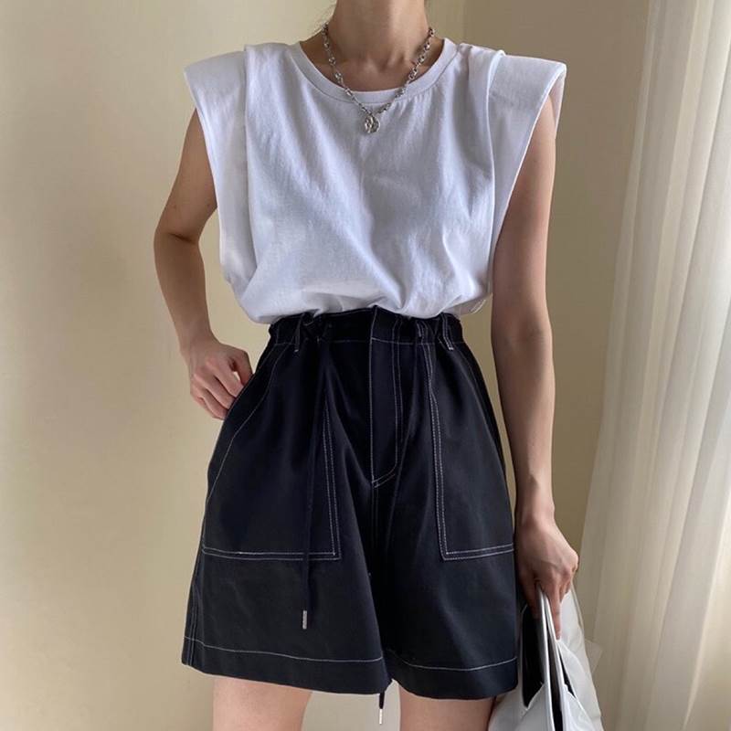 【P2倍&クーポン有】クルーネック ノースリーブ 裾イン トップス レディース Tシャツ プルオーバー 白シャツ 白トップス 個性的 春 夏 ミディアム丈 袖なし 丸首 ストレート Iライン スマート 肩だし 立体的 ハリ感 ブラック 黒 ホワイト 白 無地 フリーサイズ 薄手 meeplot-10001997 Meeplot<ミープロット> サンプル画像2