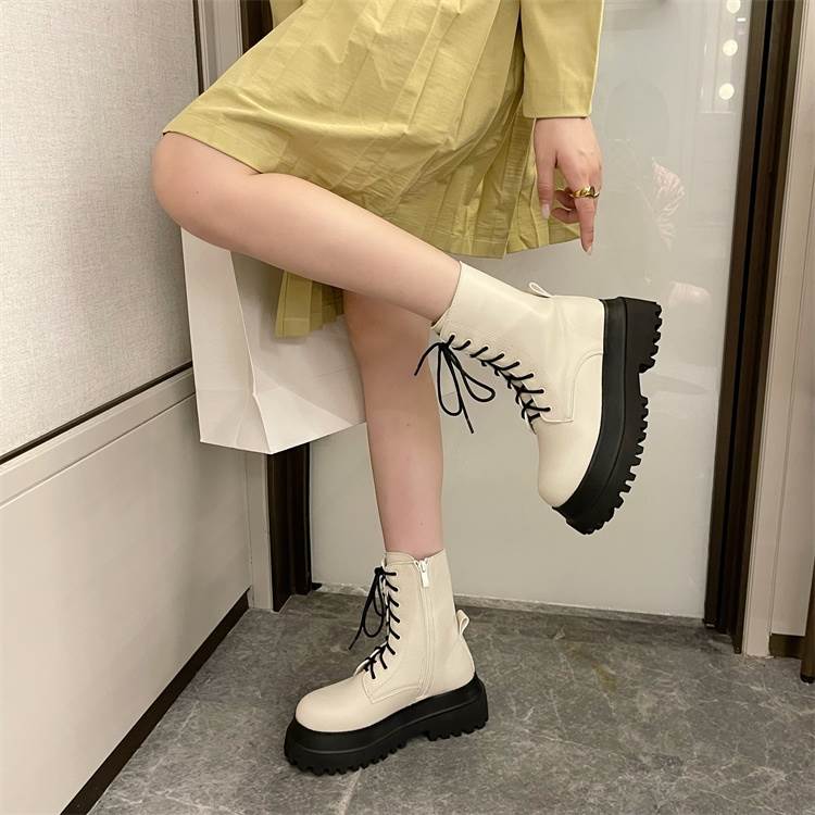 【P2倍&クーポン有】厚底 ショートブーツ レディース ブーツ フラット レース 幅広 防寒 美脚 脚長 フェイクレザー かわいい シンプル おしゃれ かっこいい スポーティー ルーズ モード 主役級 無地 春 秋 無地 OL 通勤 通学 デート お出かけ イベント 公園 休日