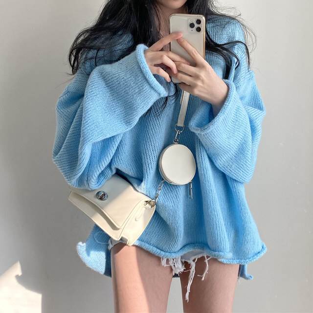 【P2倍&クーポン有】ゆったり Vネック ニット トップス レディース プルオーバー 個性的 春 秋 お尻カバー 裾ワイド 長袖 萌袖 ボリューム袖 襟なし BIGシルエット ダボダボ 伸縮性 ダメージ カラバリあり ホワイト ブルー 無地 フリーサイズ サマーニット 学校 旅行