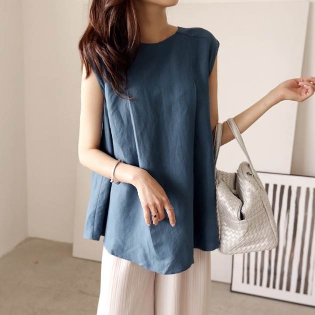 【P2倍&クーポン有】ノースリーブ フレア トップス レディース ブラウス 春 夏 袖なし Uネック Aライン 肩だし 赤 レッド ネイビー 藍色 無地 サイズ豊富 S M L XL LL オフィス 学校 イベント リゾート 旅行 高原 体型カバー 1枚で決まる 普段使い 華奢見え