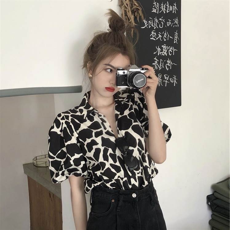 【P2倍&クーポン有】ダルメシアン柄 シャツ トップス レディース 個性的 春 夏 秋 半袖 Vネック ボタン 柄あり サイズ豊富 L XL LL 2XL 3L...