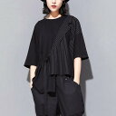 【P2倍&クーポン有】ラウンドTシャツ トップス レディース プルオーバー 個性的 春 夏 ミドル丈 五分袖 Uネック ネック 襟なし BIGシルエット サイドスリット 切り替えデザイン ベルト カラバリあり ブラック ホワイト 柄あり ストライプ M L ゆったり 薄手 学校
