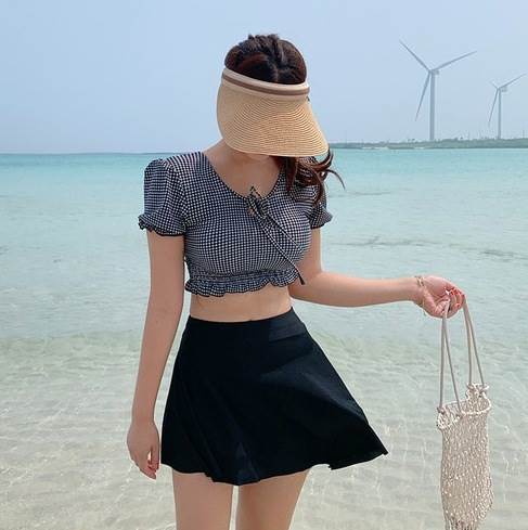 【P2倍&クーポン有】半袖 スカート ビキニ 水着 スイムウェア レディース タンキニ 紐 フィットネス 体型カバー セパレート 二の腕カバー リボン ハイウエスト 伸縮性 セット ツーピース 上下セット かわいい きれいめ シンプル カジュアル ナチュラル 華やか レトロ