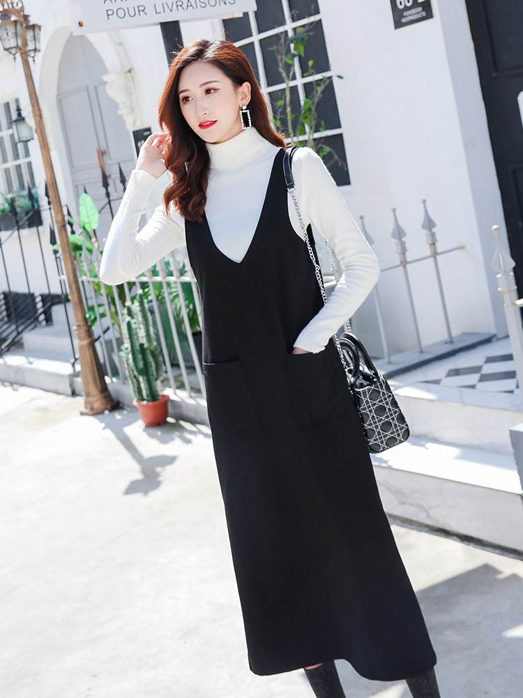 【P2倍&クーポン有】ジャンパー サロペット ワンピース ノースリーブ 春 秋 冬 ひざ下 ミモレ丈 ミディアム丈 袖なし Vネック Iライン レイヤード ポケット ブラック 黒 無地 サイズ豊富 XL LL 2XL 3L 3XL 4L 4XL 5L ビッグサイズ ゆったり 大きいサイズ