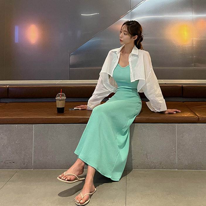 【P2倍&クーポン有】ノースリーブ ロング丈 ワンピース レディース 個性的 春 夏 袖なし スクエアネック デコルテきれい セミフレア 細身 ハイウエスト す...