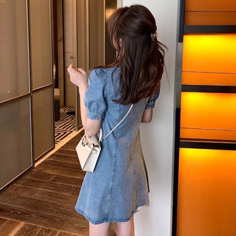 【P2倍&クーポン有】ミニ デニムワンピース 半袖 ワンピース レディース 個性的 春 夏 ひざ上 パフスリーブ 襟付き レギュラーカラー セミフレア スリム 前開き すっきり ボタン ブルー 青 春カラー 無地 S M L XL LL ブルーデニム リゾート 旅行 海 ライブ カラオケ