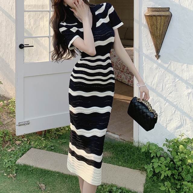 【P2倍&クーポン有】セミタイト ミドル丈 ワンピース ひざ下 半袖 Vネック ブラック ホワイト 白 ボーダー S M L オフィス パーティー イベント リ...