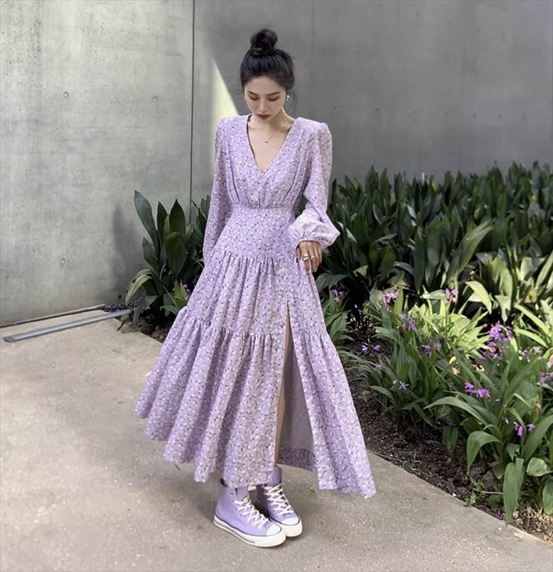 【P2倍&クーポン有】小花柄 Vネック サイドスリット ワンピース レディース ティアード フレアワンピース 個性的 春 秋 ロング丈 お尻カバー 長袖 二の腕...