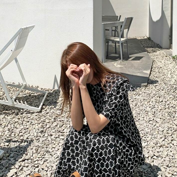 【P2倍&クーポン有】フレア クルーネック 総柄 ワンピース レディース プルオーバー ティアード 個性的 春 夏 ロング丈 お尻カバー ポッコリお腹カバー 半袖 二の腕カバー 丸首 落ち感 すっきり 立体的 ハリ感 ブラック 黒 柄あり S M L XL LL ゆったり 薄手 体