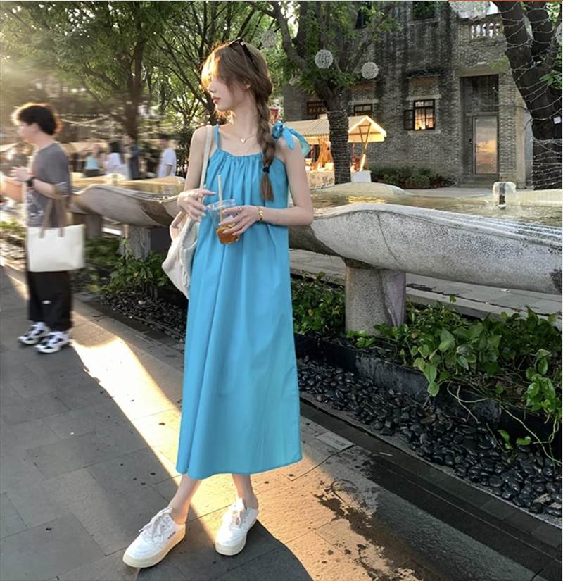 【全品ポイント2倍中!】スクエアネック キャミワンピ ワンピース レディース ノースリーブ 個性的 夏 ロング丈 ミドル丈 お尻カバー 袖なし 腕出し 襟なし 鎖骨きれい フレア セミフレア Aライン ハイウエスト 肩だし 肌みせ リボン ドロスト ブルー 無地 フリーサイズ 薄手のサムネイル