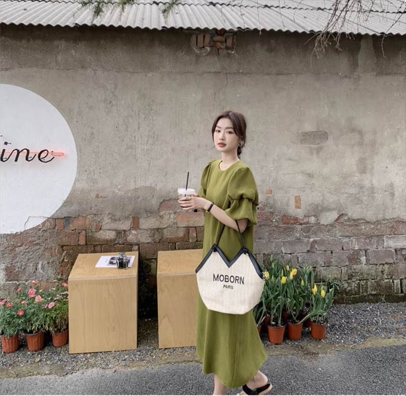 【P2倍&クーポン有】クルーネック シャツワンピース ワンピース レディース 個性的 春 夏 ミモレ丈 ロング丈 お尻カバー 五分袖 二の腕カバー パフスリーブ 丸首 襟なし セミフレア バックスリット カーキグリーン 無地 サイズ豊富 S M L XL LL ゆったり 薄手 イベント