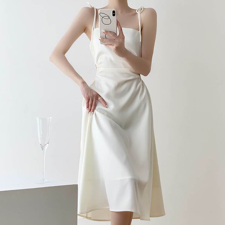 【P2倍&クーポン有】スクエアネック キャミワンピ ワンピース レディース ノースリーブ 個性的 春 夏 ミモレ丈 ロング丈 お尻カバー 袖なし 腕出し 襟なし...