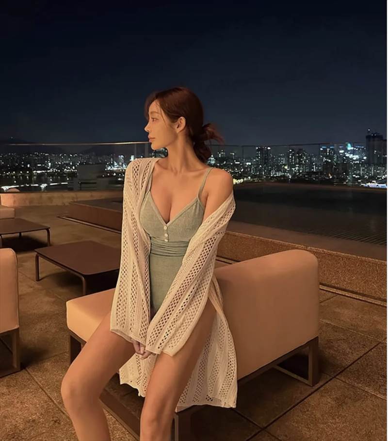 【P2倍&クーポン有】ワンピース ボタン 水着 ビキニ レディース 体型カバー パッド付 伸縮性 大人可愛い きれいめ シンプル カジュアル ナチュラル 華やか 大人っぽい お洒落 レトロ 主役級 存在感 ラブリー キュート 個性的 クール スタイリッシュ セクシー ベ