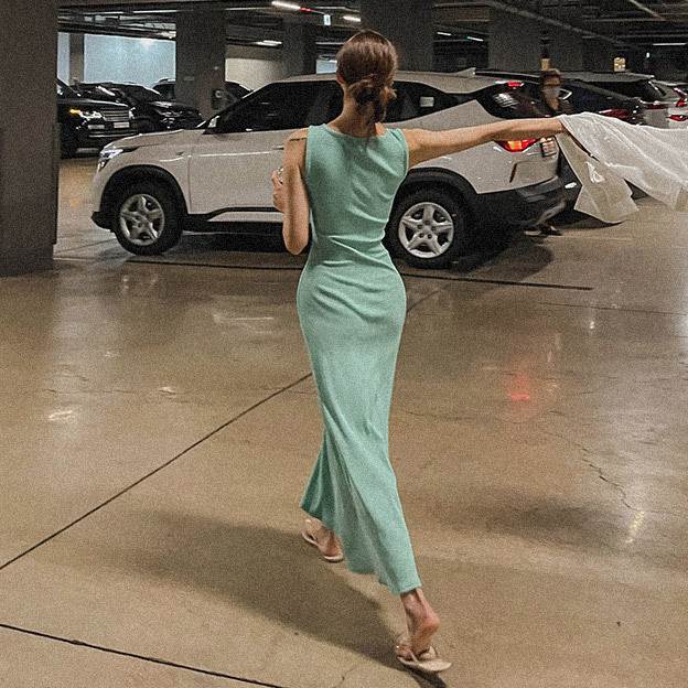 【P2倍&クーポン有】ノースリーブ ワンピース レディース 個性的 春 夏 ミモレ丈 ロング丈 袖なし スクエアネック 襟なし スリム タイト 細身 ハイウエス...