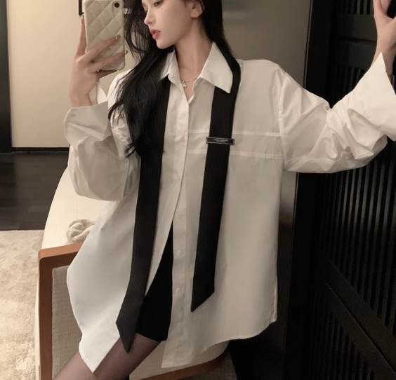 Long-Sleeved - 【P2倍&クーポン有】白シャツ 長袖 トップス レディース シャツ 春 秋 冬 長丈トップス 裾長め お尻カバー 襟付き レギュラーカラー 羽織り 前開き オーバーサイズ ボタン ホワイト 白 無地 S M L XL LL オフィス 学校 大学 体型カバー 送料無料 定番 着回し デイリー