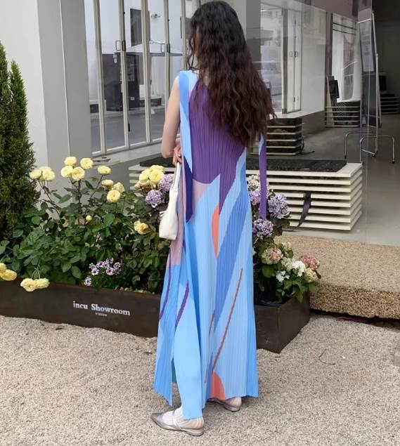 【P2倍&クーポン有】ワンピドレス 個性的 ワンピース レディース 夏 ミモレ丈 ロング丈 アンクル丈 袖なし Vネック 襟なし スリム 細身 ストレート Iラ...