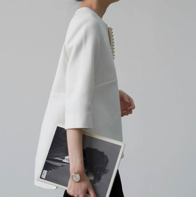 【P2倍&クーポン有】パール Vネック カットソートップス レディース オールシーズン 七分袖 鎖骨きれい ホワイト 白 無地 S M L オフィス 職場 パーティー 式典 イベント ホテル レストラン コンサート 仕事 1枚で決まる 日常使い 高見え 格上げ 送料無