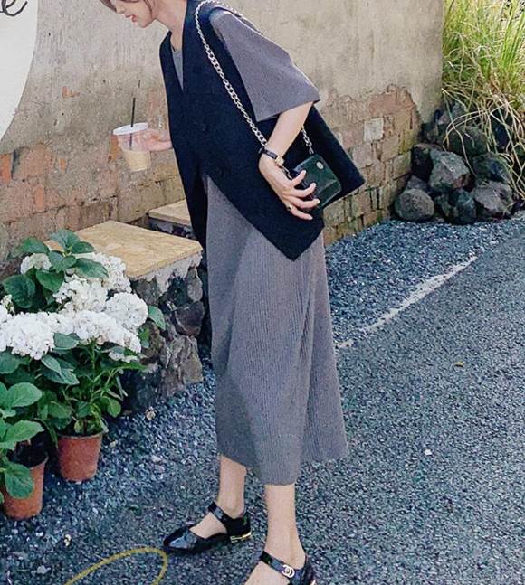 【P2倍&クーポン有】ベスト ロング丈 プリーツ ワンピース セットアップ レディース ノースリーブ Tシャツワンピ 春 夏 ミモレ丈 袖なし 半袖 ラウンドネック スリム ストレート 羽織り 前開き レイヤード ボタン 無地 サイズ豊富 XS SS S M L XL LL 2