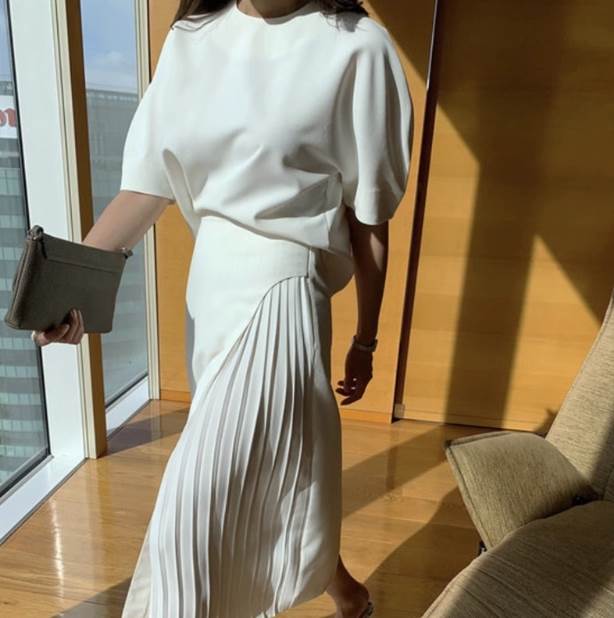 【P2倍&クーポン有】無地 プリーツ セットアップ トップス スカート ボトムス 上下セット レディース カットソー 個性的 春 夏 ミモレ丈 ロング丈 普通丈トップス 半袖 五分袖 クルーネック 丸首 ラウンドネック セミフレア スリム 細身 ストレート ア