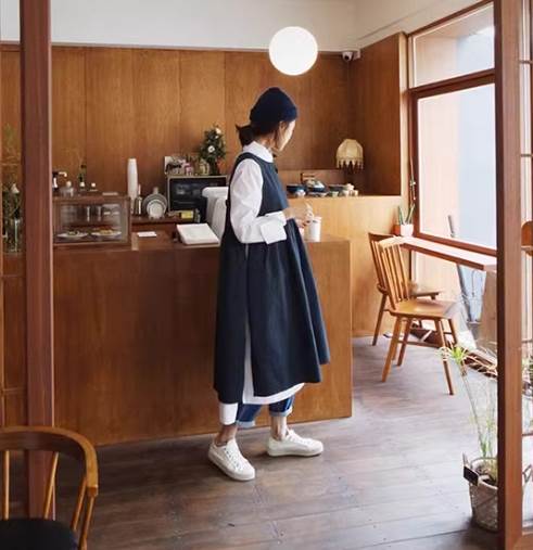 【P2倍&クーポン有】長袖 Aライン シャツワンピース シャツ 白シャツ 春 夏 秋 冬 オールシーズン ミモレ丈 ロング丈 アンクル丈 長丈トップス 襟付き サイドスリット レイヤード カラバリあり ブラック ホワイト ベージュ 無地 サイズ豊富 S M L 二の腕カ