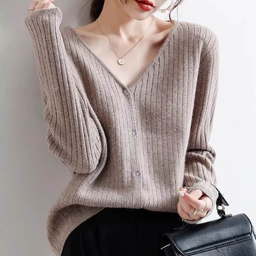 Square Neck - 【P2倍&クーポン有】長袖 Vネック ニット カーディガン トップス アウター セーター 送料無料 春 秋 普通丈トップス ストレート 羽織り 前開き ボタン 色展開 カラバリあり ブラック 黒 グレー 灰色 ライトグレー ホワイト 白 キャメル 緑色 グ