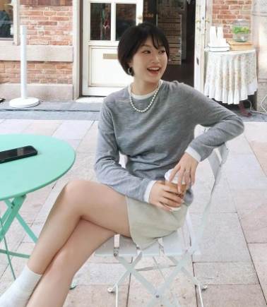 【P2倍&クーポン有】トップス カットソー プルオーバー 秋 冬 長袖 クルーネック 丸首 ラウンドネック スリム タイト セミタイト 細身 ストレート 重ね着 カラバリあり ブラック 黒 グレー 灰色 ベージュ 無地 S M L オフィス 学校 大学 職場 バイト 旅行 カラオケ