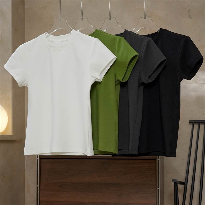 【P2倍&クーポン有】トップス Tシャツ 春 夏 ミドル丈 半袖 クルーネック 丸首 カラバリあり ブラック 黒 グレー 灰色 ホワイト 白 グリーン 無地 S M 体型カバー スニーカーコーデ 流行 トレンド 普段使い 日常使い プチプラ 着痩せ 効果 格上げ 定番 着回し デイ