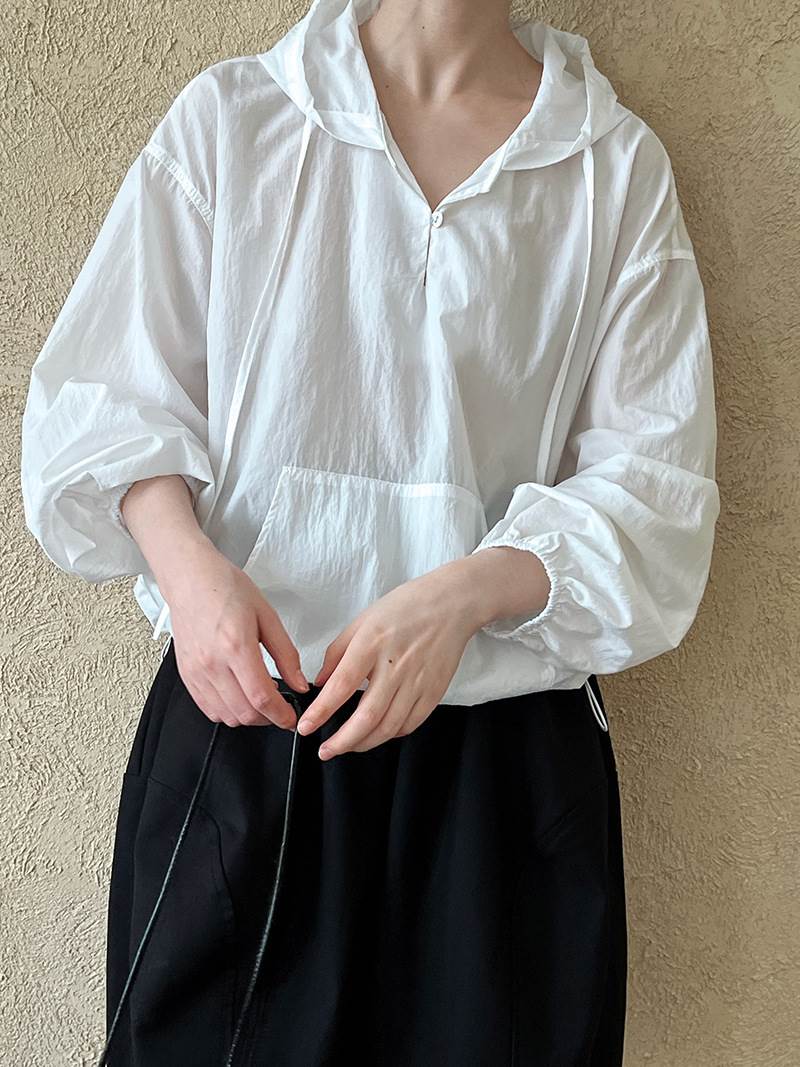 【P2倍&クーポン有】トップス シャツ ブラウス プルオーバー パーカー フーディー 白シャツ 夏 ミドル丈 普通丈トップス 長袖 バルーン袖 ふわ袖 ぽわん袖 ボリューム袖 ドロップショルダー フード ポケット 透け感 シアー ハリ感 ホワイト 白 くすみカラー グレーグ