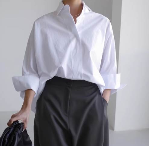 【P2倍&クーポン有】トップス シャツ ブラウス 白シャツ 白トップス 夏 ミドル丈 裾短め お尻カバー 長袖 二の腕カバー モモンガ袖 ドルマンスリーブ スタンドカラー BIGシルエット 前開き オーバーサイズ ボリューム ハリ感 ホワイト 白 無地 S M L XL LL ゆった