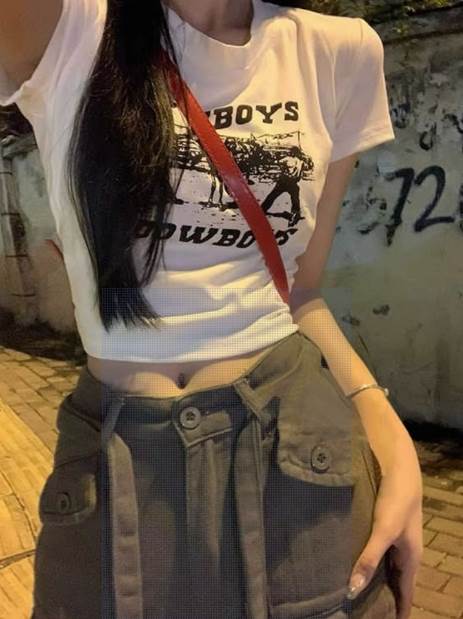 【P2倍&クーポン有】トップス レディース Tシャツ プルオーバー 白シャツ 白トップス 夏 ショート丈 短丈トップス 半袖 ラウンドネック 襟なし スリム 肌みせ カラバリあり ホワイト 白 アプリコット ピンク ブラウン バーガンディ S M L 綿 海 プール 1枚で決ま