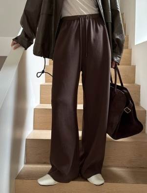 Cropped Pants - 【P2倍&クーポン有】ボトムス パンツ レディース ストレート ワイド ワイドパンツ 秋 ストレート ワイドレッグ 落ち感 ウエストゴム ブラウン 茶色 無地 S M ゆったり リゾート 旅行 カラオケ 外出 体型カバー 普段使い 日常使い 楽ちん 美脚 脚長 細見え 定番