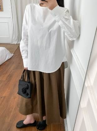 【P2倍&クーポン有】トップス レディース シャツ ブラウス 白シャツ 白トップス 秋 ミドル丈 普通丈トップス 裾長め お尻カバー 長袖 二の腕カバー ラウンドネック 襟なし ノーカラー Aライン ふっくら ハリ感 ホワイト 白 無地 S M L ゆったり 薄手 オフィス リゾー